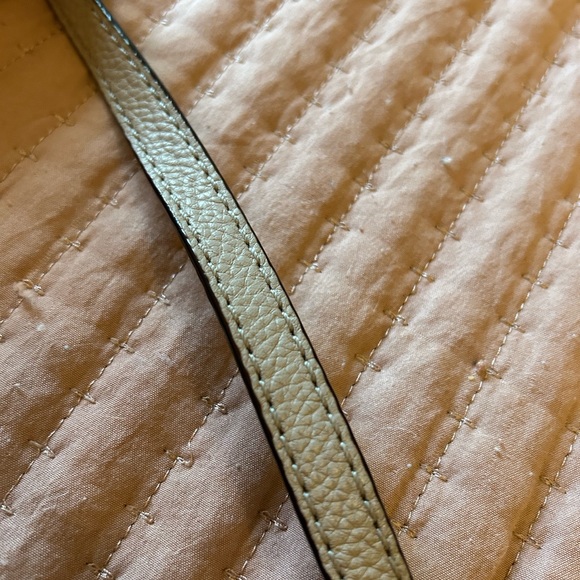 ♠️ Kate Spade ♠️ Leather Crossbody Bag - Picture 4 of 13